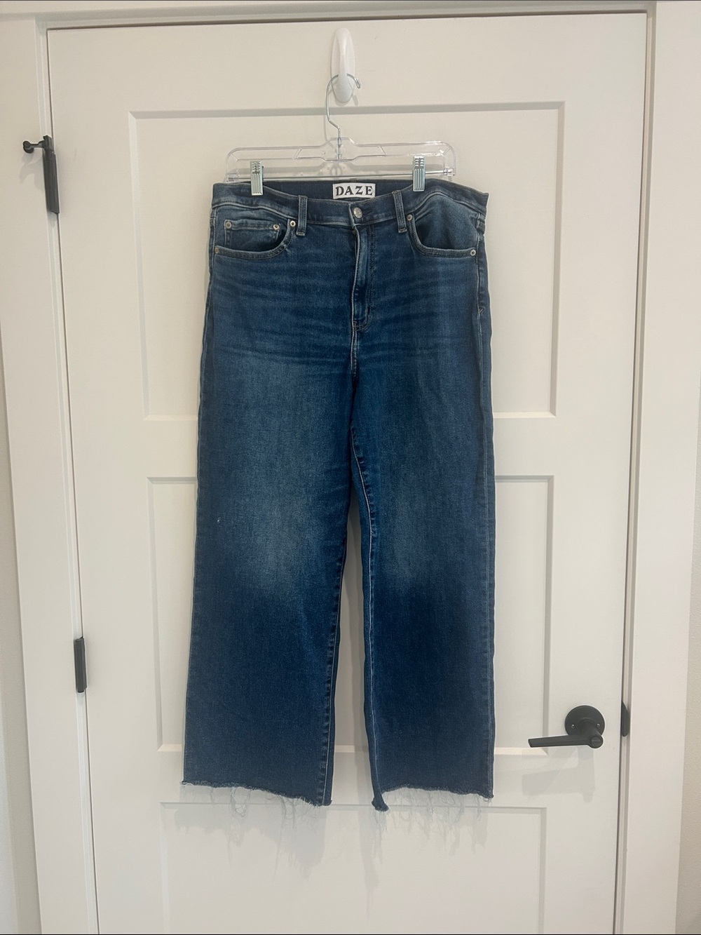 DAZE Hug High Rise Wide Leg Raw Hem Jeans Size 32